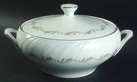 Largo Round Covered Vegetable