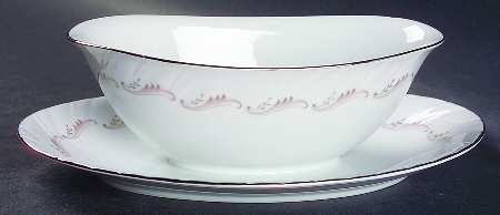 Largo Gravy Boat with Attached Underplate