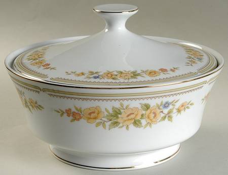 Rose Garden Round Covered Vegetable