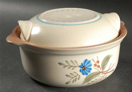 Blue Daisy 1.5 Qt Round Covered Casserole