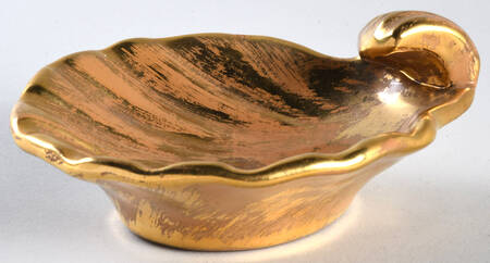 Granada Gold (Gold on Tan Body) Small Shell Shaped Dish