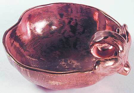 Granada Gold (Gold on Tan Body) Apple Shaped Bowl