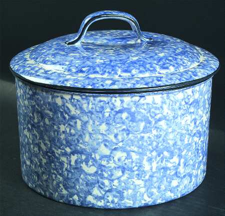 Town & Country Blue 3 Quart Round Covered Casserole