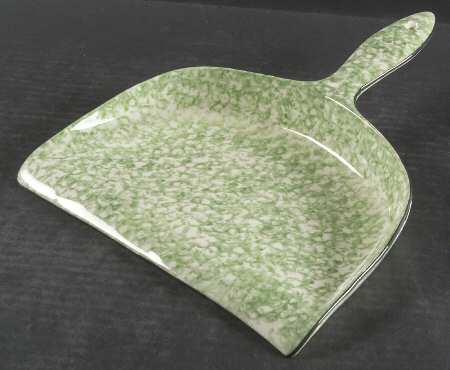 Town & Country Green Dust Pan
