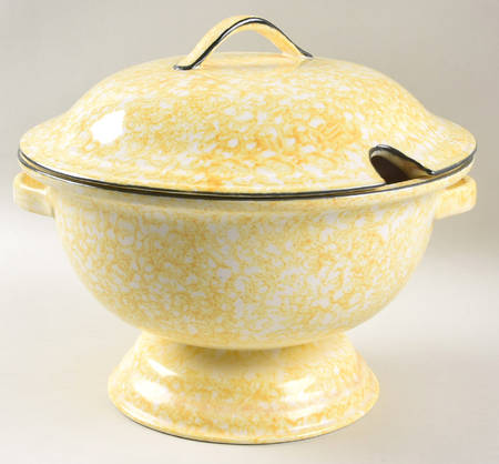 Town & Country Yellow 2 Qt Round Covered Casserole