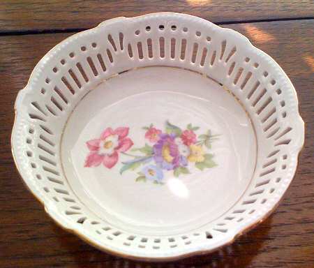 SWH4 5" Pierced Round Bowl