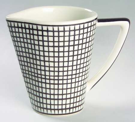 Graph Black Creamer