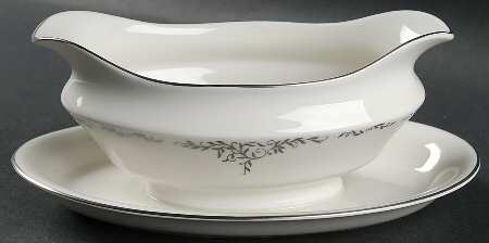 Angelica Gravy Boat with Attached Underplate