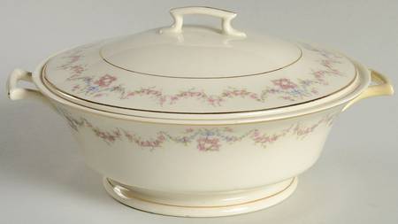 Arcadia Round Covered Vegetable