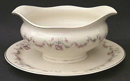 Arcadia Round Gravy Boat/Attached Underplate