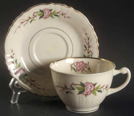 Arlington Flat Cup & Saucer Set