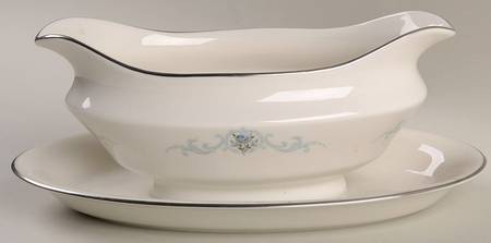 Belmont Gravy Boat with Attached Underplate