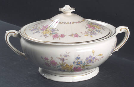 Briarcliff Round Covered Vegetable