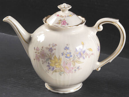 Briarcliff Teapot & Lid