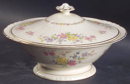 Briarcliff Round Covered Vegetable
