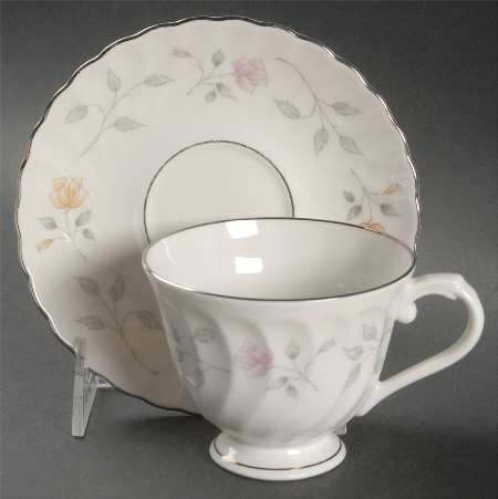 Brae Loch Footed Cup & Saucer Set
