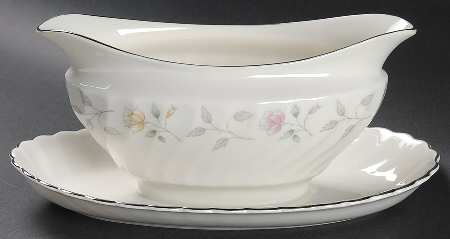 Brae Loch Gravy Boat with Attached Underplate