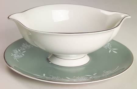 Candlelight Gravy Boat with Attached Underplate by Syracuse