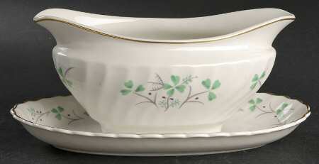 Clover Gravy Boat with Attached Underplate