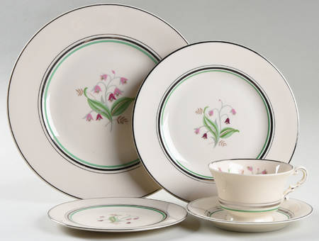 Coralbel (Virginia Shape, Platinum Trim) 5 Piece Place Setting