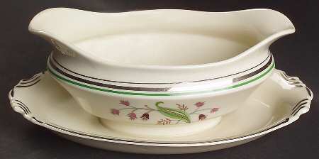 Coralbel (Virginia Shape, Platinum Trim) Gravy Boat with Attached Underplate