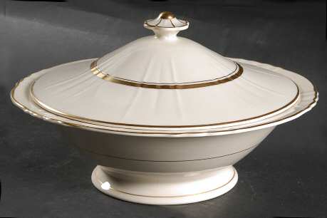 Cornwall Round Covered Vegetable