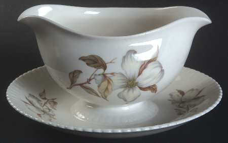 Dogwood (Shelledge, No Trim) Gravy Boat with Attached Underplate