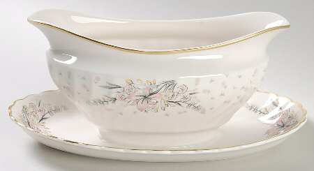 Elizabeth Gravy Boat with Attached Underplate