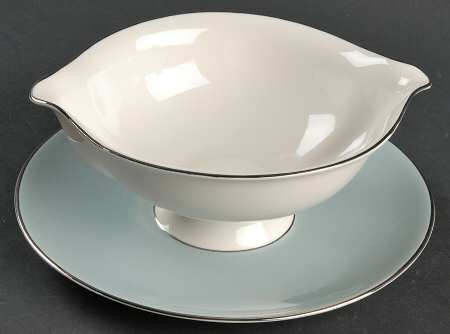 Fascination Round Gravy Boat/Attached Underplate