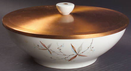 Finesse 9" Round Covered Vegetable with Copper Lid