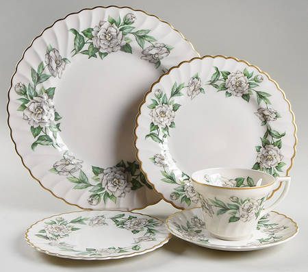 Gardenia (White Flowers) 40 Piece Estate Set