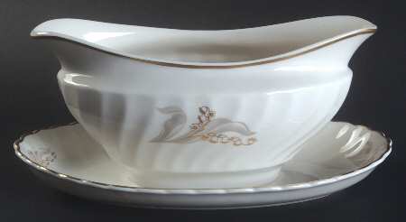 Glory Gravy Boat with Attached Underplate