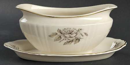 Graymont Gravy Boat with Attached Underplate
