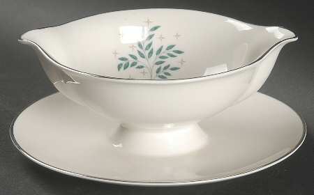 Lyric Gravy Boat with Attached Underplate