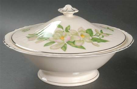 Magnolia Round Covered Vegetable