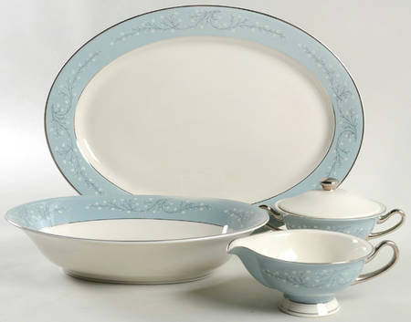 Minuet 5 Piece Hostess Set