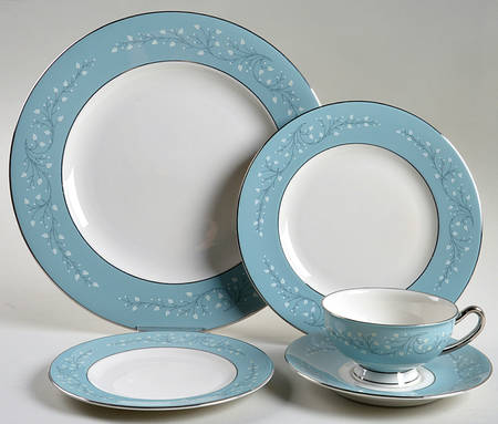 Minuet 5 Piece Place Setting