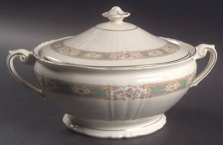 Raleigh Green Round Covered Vegetable