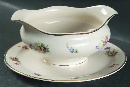 Selma Gravy Boat with Attached Underplate