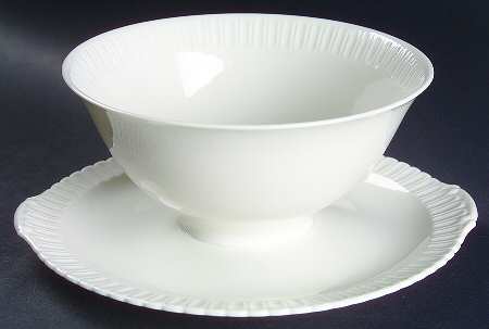 Shelledge Gravy Boat with Attached Underplate