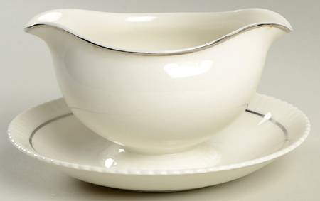 Shelledge Platinum Gravy Boat with Attached Underplate