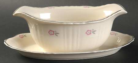 Sonja Gravy Boat with Attached Underplate