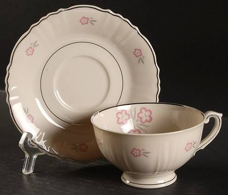 Sonja Footed Cup & Saucer Set