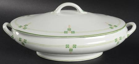 Tudor Rose Oval Covered Vegetable