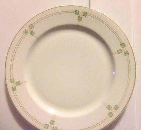 Tudor Rose Luncheon Plate