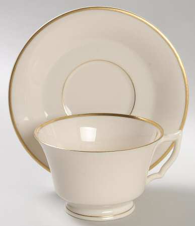 SY118 Footed Cup & Saucer Set