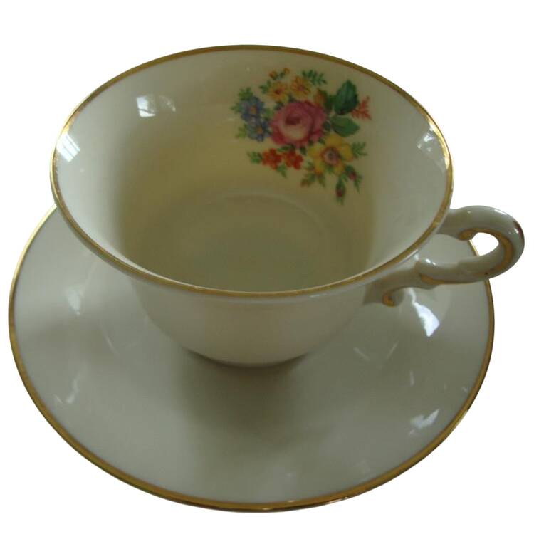 SY130 Footed Cup & Saucer Set