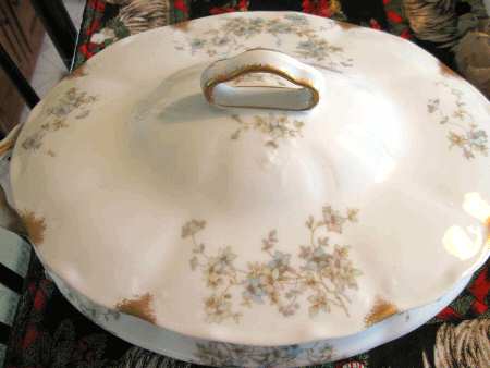 50208 Oval Covered Vegetable