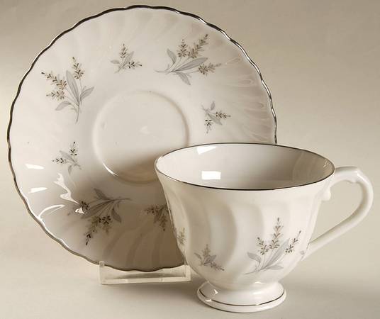SY16 Footed Cup & Saucer Set