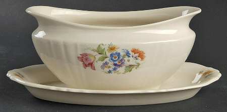 SY38 Gravy Boat with Attached Underplate